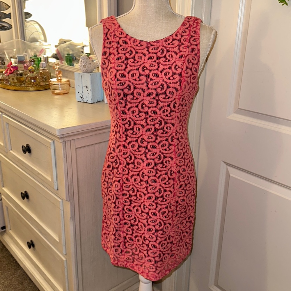 Hearts Size M dress Navy w/pink overlay  fits my size 8 dress model perfectly